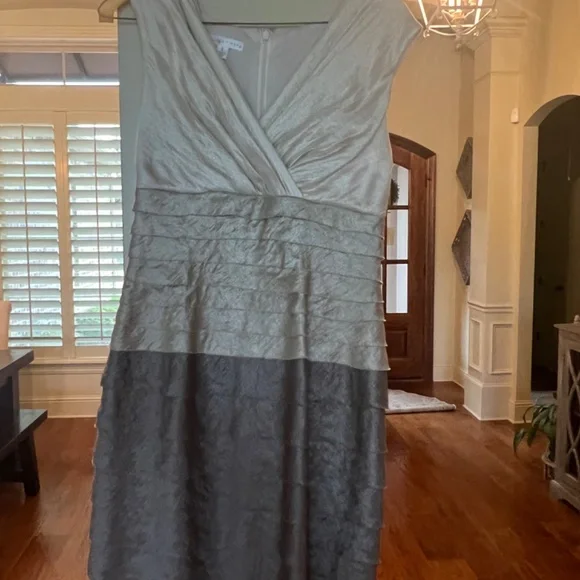 Dress - Picture 7 of 7